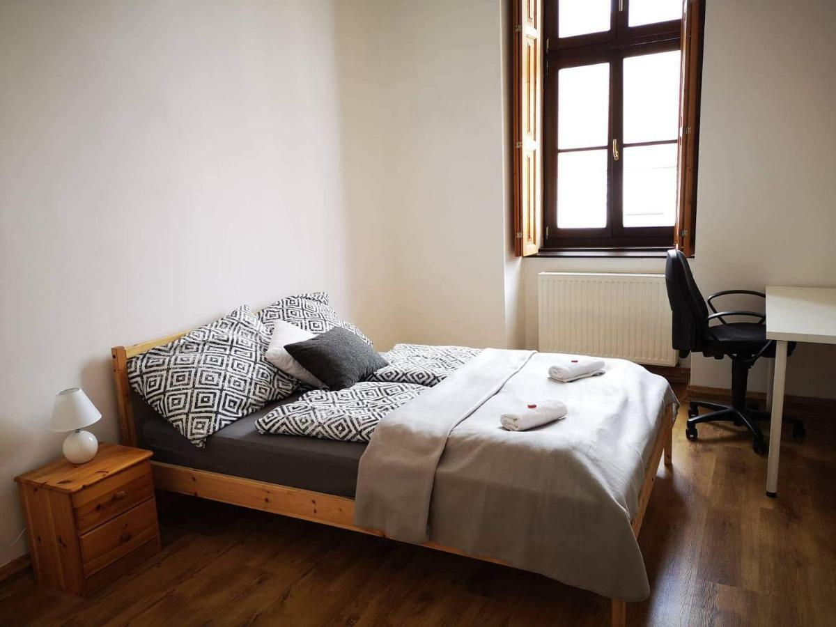 King 38-1 Apartman Apartment Pecs Bagian luar foto