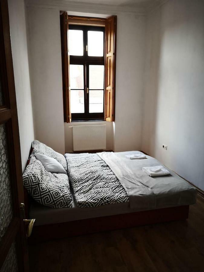 King 38-1 Apartman Apartment Pecs Bagian luar foto